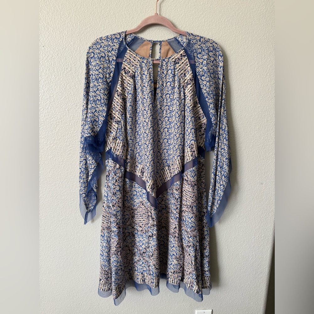 BCBGMAXAZRIA Bardot Printed Cape Sleeve Dress Boho Chiffon Resort - Picture 3 of 16
